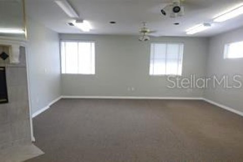 Propiedad comercial en alquiler en Gainesville, Florida, 552.03 m2 № 1680266 - foto 2
