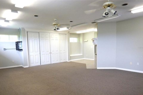 Propiedad comercial en alquiler en Gainesville, Florida, 552.03 m2 № 1680266 - foto 3