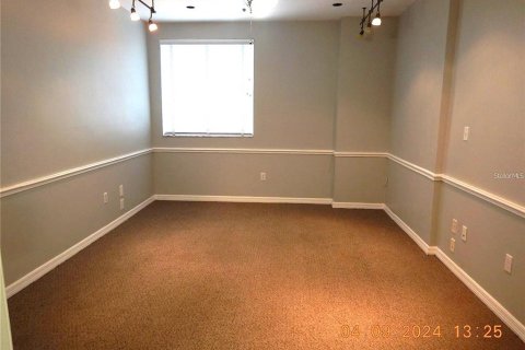 Propiedad comercial en alquiler en Gainesville, Florida, 552.03 m2 № 1680266 - foto 6