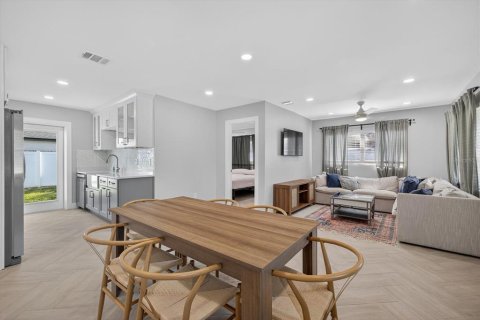 House in Tampa, Florida 3 bedrooms, 88.26 sq.m. № 1883878 - photo 9