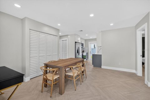 House in Tampa, Florida 3 bedrooms, 88.26 sq.m. № 1883878 - photo 8