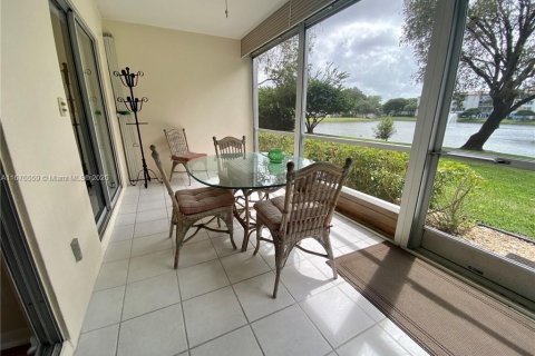 Condo in Coconut Creek, Florida, 2 bedrooms  № 2041393 - photo 14
