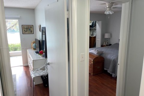 Condo in Coconut Creek, Florida, 2 bedrooms  № 2041393 - photo 12