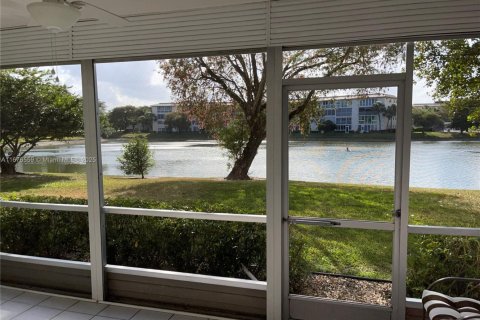 Condo in Coconut Creek, Florida, 2 bedrooms  № 2041393 - photo 30
