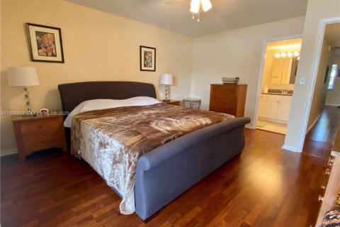 Condo in Coconut Creek, Florida, 2 bedrooms  № 2041393 - photo 10