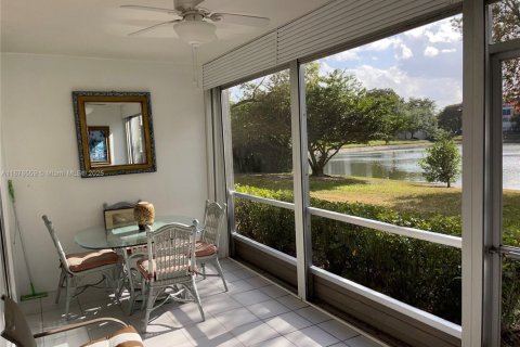 Condo in Coconut Creek, Florida, 2 bedrooms  № 2041393 - photo 27