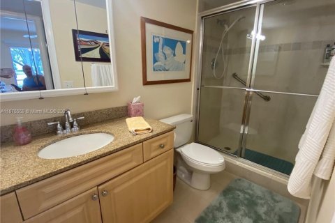 Condo in Coconut Creek, Florida, 2 bedrooms  № 2041393 - photo 11