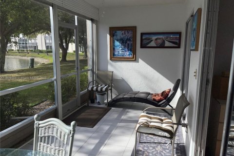 Condo in Coconut Creek, Florida, 2 bedrooms  № 2041393 - photo 28