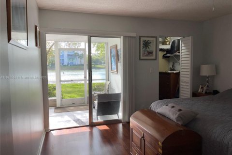 Condo in Coconut Creek, Florida, 2 bedrooms  № 2041393 - photo 21