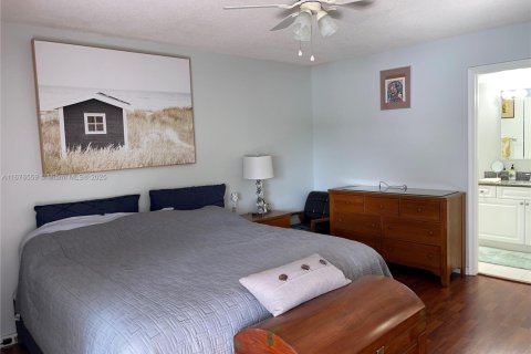 Condo in Coconut Creek, Florida, 2 bedrooms  № 2041393 - photo 22