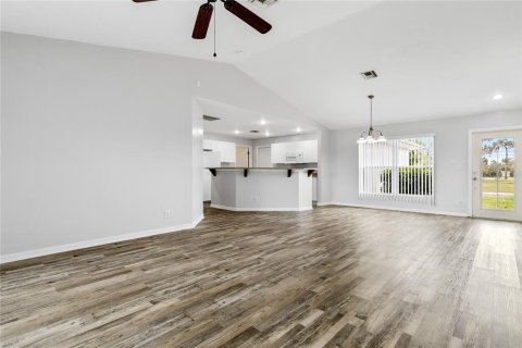 House in Cape Coral, Florida 3 bedrooms, 130.81 sq.m. № 1798017 - photo 10