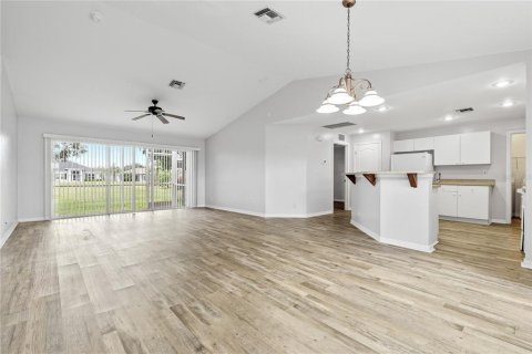 House in Cape Coral, Florida 3 bedrooms, 130.81 sq.m. № 1798017 - photo 4
