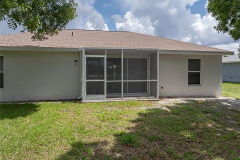 House in Cape Coral, Florida 3 bedrooms, 130.81 sq.m. № 1798017 - photo 21