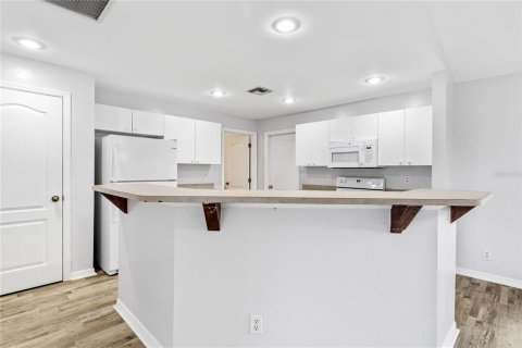 House in Cape Coral, Florida 3 bedrooms, 130.81 sq.m. № 1798017 - photo 6