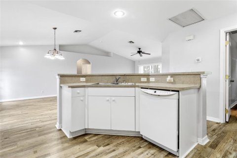 House in Cape Coral, Florida 3 bedrooms, 130.81 sq.m. № 1798017 - photo 11