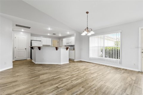 House in Cape Coral, Florida 3 bedrooms, 130.81 sq.m. № 1798017 - photo 5