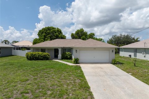 House in Cape Coral, Florida 3 bedrooms, 130.81 sq.m. № 1798017 - photo 1
