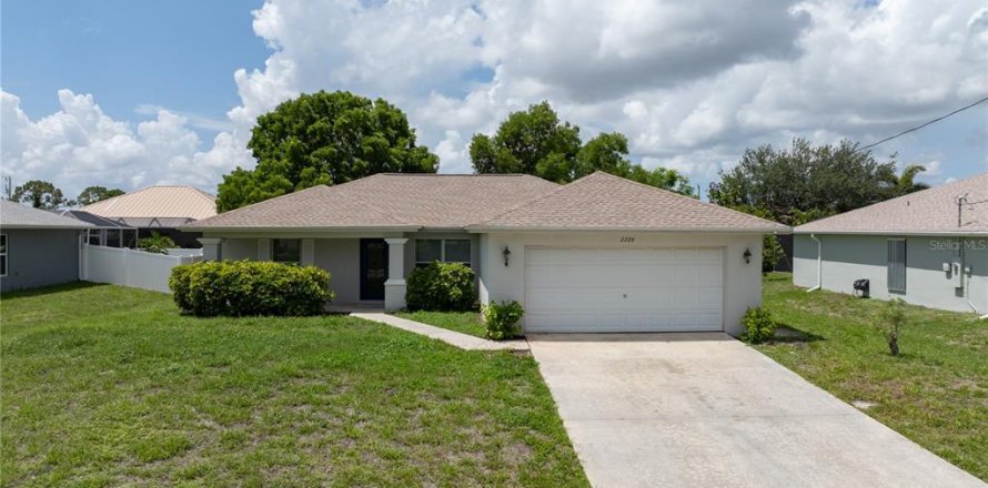 House in Cape Coral, Florida 3 bedrooms, 130.81 sq.m. № 1798017