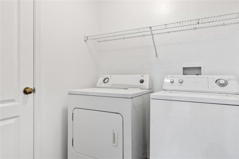 House in Cape Coral, Florida 3 bedrooms, 130.81 sq.m. № 1798017 - photo 20