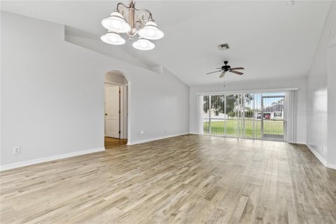 House in Cape Coral, Florida 3 bedrooms, 130.81 sq.m. № 1798017 - photo 8