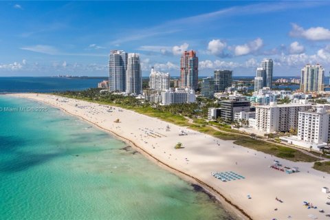 Condominio en venta en Miami Beach, Florida, 1 dormitorio, 61.5 m2 № 1595649 - foto 1