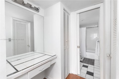 Condominio en venta en Miami Beach, Florida, 1 dormitorio, 61.5 m2 № 1595649 - foto 16