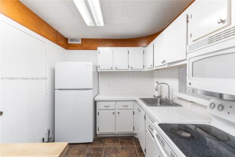 Condominio en venta en Miami Beach, Florida, 1 dormitorio, 61.5 m2 № 1595649 - foto 18
