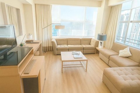Снять в аренду кондоминиум в Майами, Флорида 2 спальни, 128.95м2, № 2152864 - фото 2