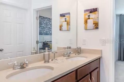 Casa en venta en Kissimmee, Florida, 6 dormitorios, 277.5 m2 № 1813247 - foto 20