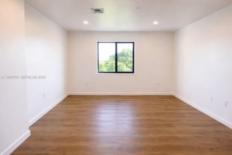 Apartamento en alquiler en Hollywood, Florida, 1 dormitorio, 1704.85 m2 № 2058024 - foto 7