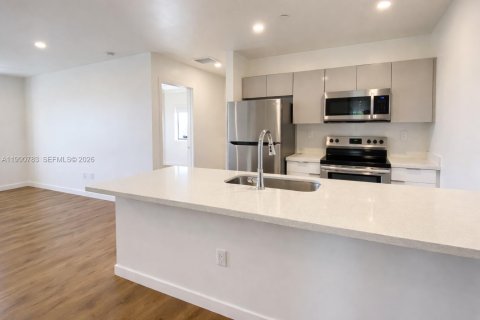 Apartamento en alquiler en Hollywood, Florida, 1 dormitorio, 1704.85 m2 № 2058024 - foto 4