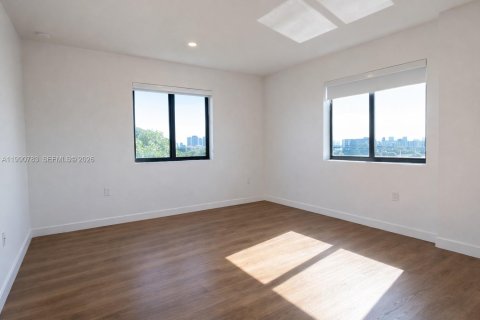 Apartamento en alquiler en Hollywood, Florida, 1 dormitorio, 1704.85 m2 № 2058024 - foto 11