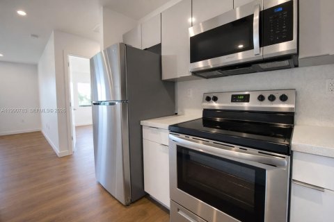 Apartamento en alquiler en Hollywood, Florida, 1 dormitorio, 1704.85 m2 № 2058024 - foto 10