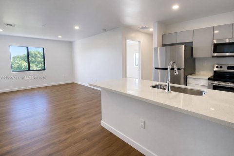 Apartamento en alquiler en Hollywood, Florida, 1 dormitorio, 1704.85 m2 № 2058024 - foto 5