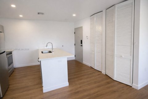 Apartamento en alquiler en Hollywood, Florida, 1 dormitorio, 1704.85 m2 № 2058024 - foto 8