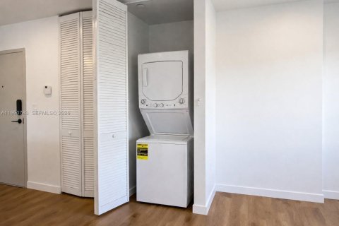 Apartamento en alquiler en Hollywood, Florida, 1 dormitorio, 1704.85 m2 № 2058024 - foto 9