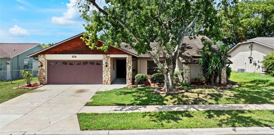 Casa en Port Richey, Florida 3 dormitorios, 167.78 m2 № 1910191