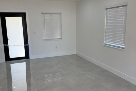 Villa ou maison à vendre à Hialeah, Floride: 2 chambres, 86.96 m2 № 2414521 - photo 12