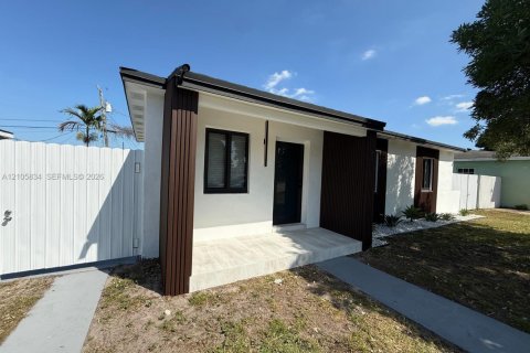Villa ou maison à vendre à Hialeah, Floride: 2 chambres, 86.96 m2 № 2414521 - photo 8