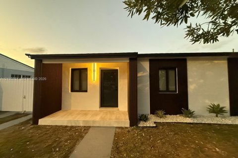 Villa ou maison à Hialeah, Floride 2 chambres, 86.96 m2 № 2414521