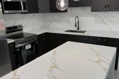 Villa ou maison à vendre à Hialeah, Floride: 2 chambres, 86.96 m2 № 2414521 - photo 19