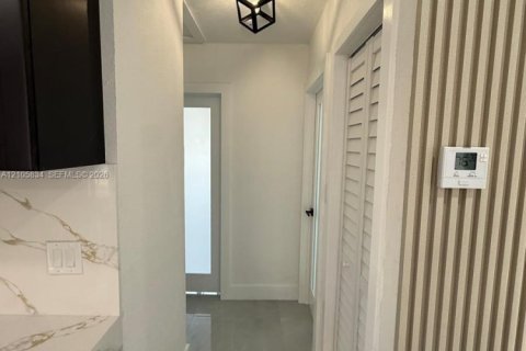 Villa ou maison à vendre à Hialeah, Floride: 2 chambres, 86.96 m2 № 2414521 - photo 26