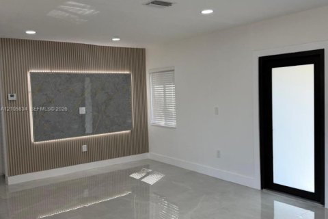 Villa ou maison à vendre à Hialeah, Floride: 2 chambres, 86.96 m2 № 2414521 - photo 11