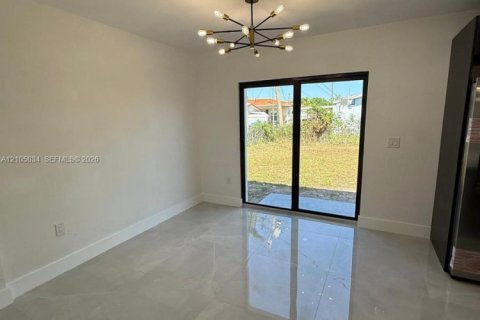 Villa ou maison à vendre à Hialeah, Floride: 2 chambres, 86.96 m2 № 2414521 - photo 29