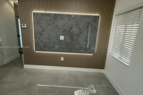 Villa ou maison à vendre à Hialeah, Floride: 2 chambres, 86.96 m2 № 2414521 - photo 30