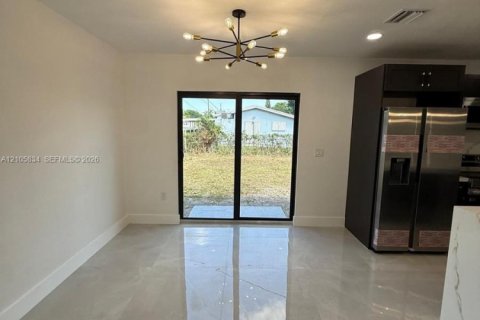 Villa ou maison à vendre à Hialeah, Floride: 2 chambres, 86.96 m2 № 2414521 - photo 28