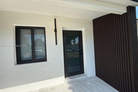 Villa ou maison à vendre à Hialeah, Floride: 2 chambres, 86.96 m2 № 2414521 - photo 7