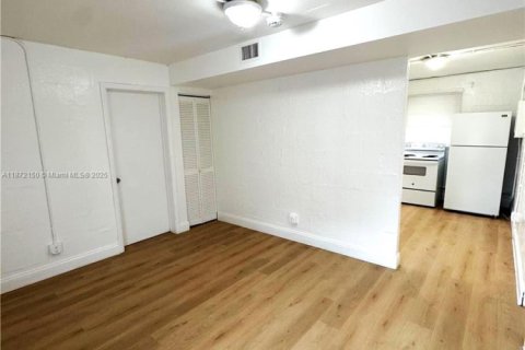 Снять в аренду виллу или дом в Помпано-Бич, Флорида 3 спальни, 306.76м2, № 1923635 - фото 2