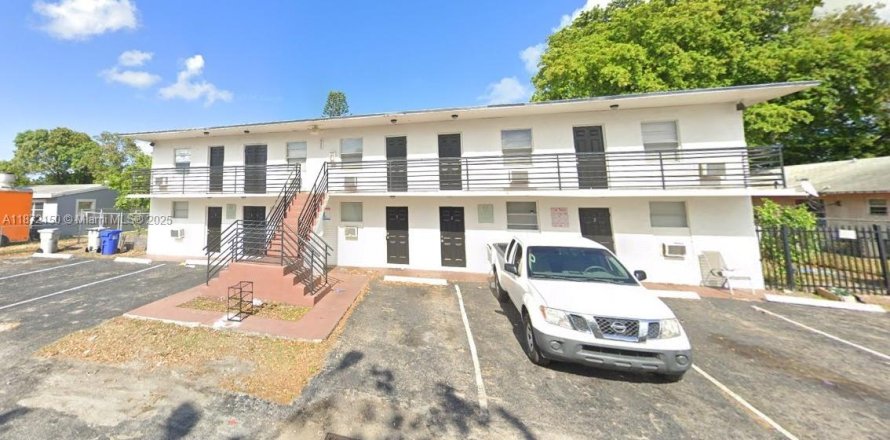 House in Pompano Beach, Florida 3 bedrooms, 306.76 sq.m. № 1923635