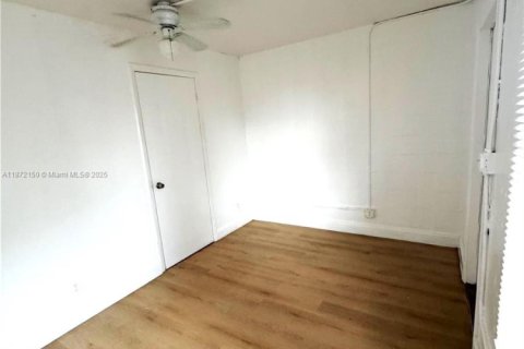 House in Pompano Beach, Florida 3 bedrooms, 306.76 sq.m. № 1923635 - photo 4